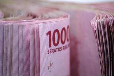 Rupiah Meroket Dolar Loyo