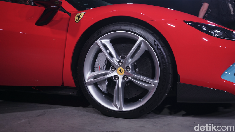 Karyawan Ferrari Dapat Bonus Ratusan Juta