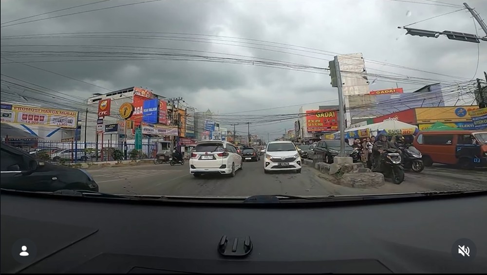 LCGC Lawan Arah Bikin Geger Jalanan