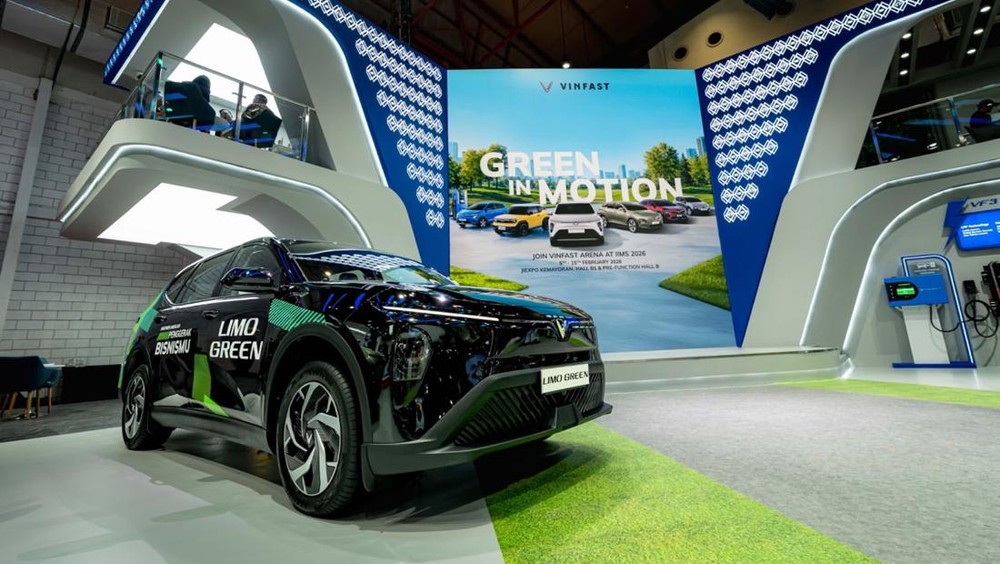 VinFast Limo Green Gebrak Pasar