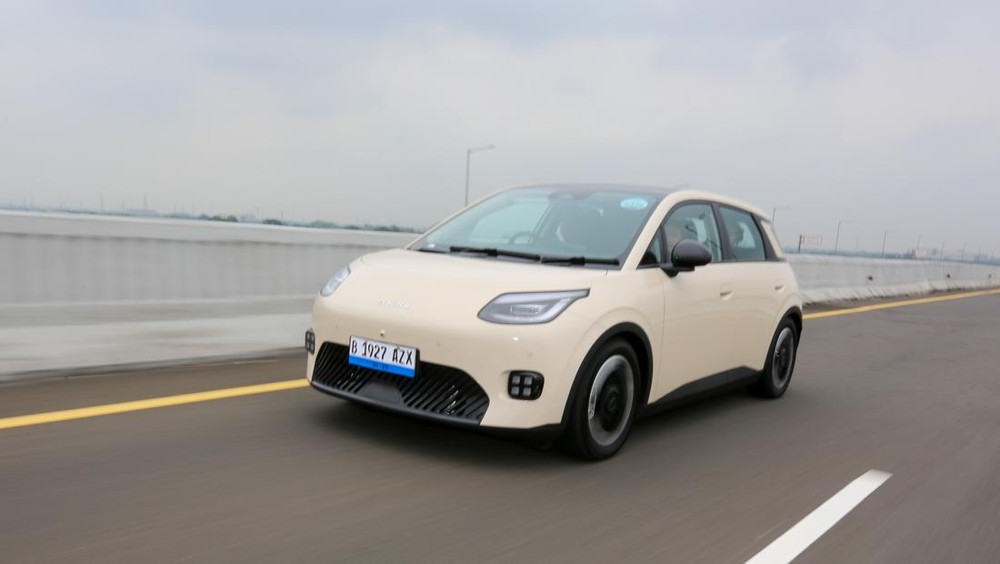 AION Buka Pintu Mobil Listrik