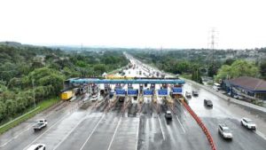 Jalan Tol Penuh Sesak Mudik Dimulai
