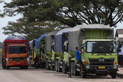 Ratusan Truk Kena Sanksi Kemenhub
