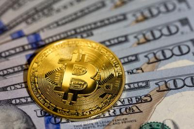 Bitcoin Perkasa di Tengah Badai Global