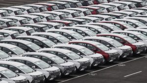 Dunia Berebut Mobil Indonesia