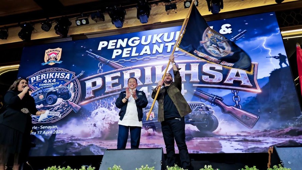 Bamsoet Satukan Hobi Bela Negara