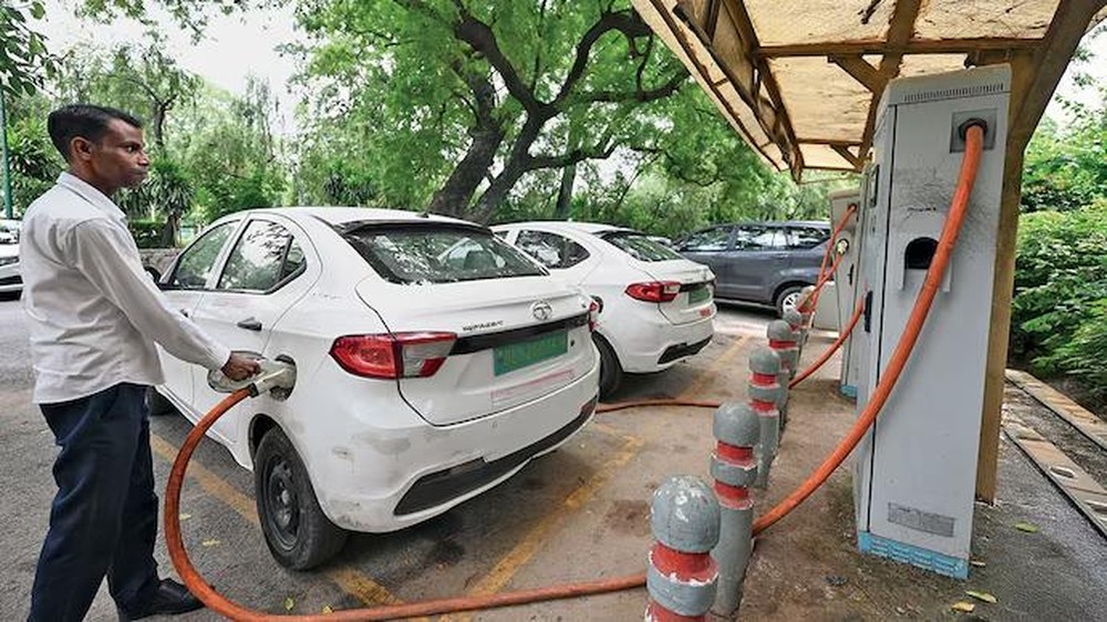 India Gemparkan Pasar EV