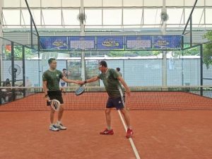 Pilar Pasar Modal Beradu Raket