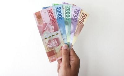 Rupiah Meroket Dolar Tumbang