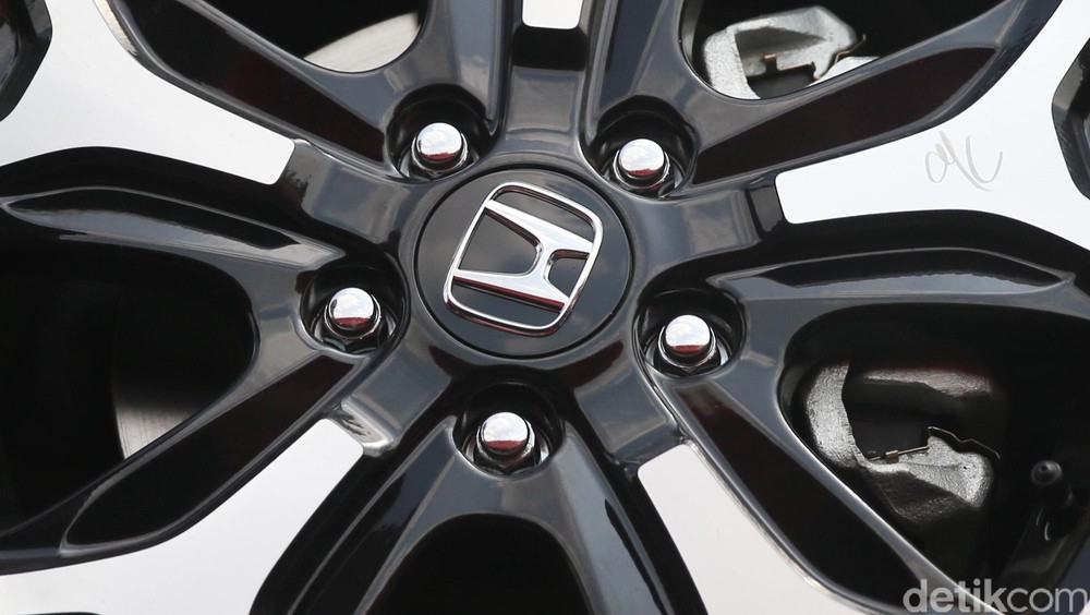 Honda Terjungkal Mobil Listrik