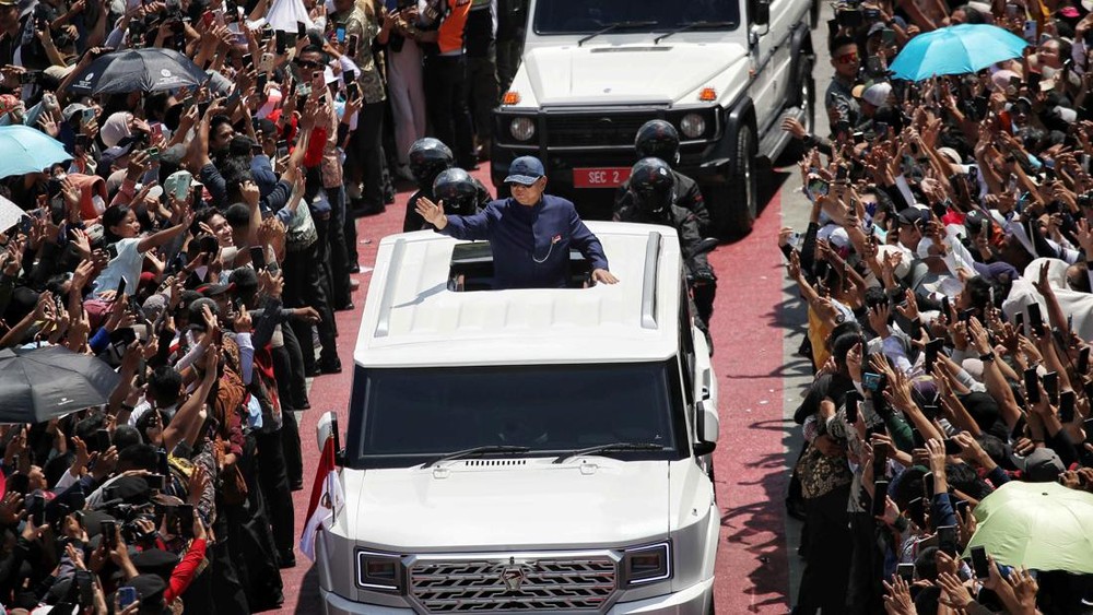 Prabowo Pinta Pindad Mobil Rakyat