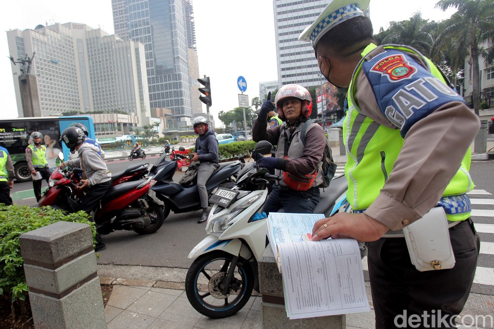 Tilang Manual Kembali Polisi Siap Bertindak