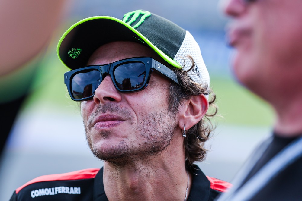 Pembalap VR46 Pukul Marshal Rossi Bereaksi