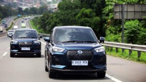 Bunga Acuan Melesat Nasib Mobil Baru