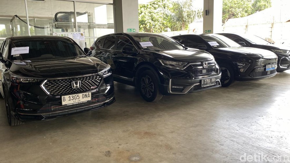 KPK Lelang Mobil Koruptor Taspen