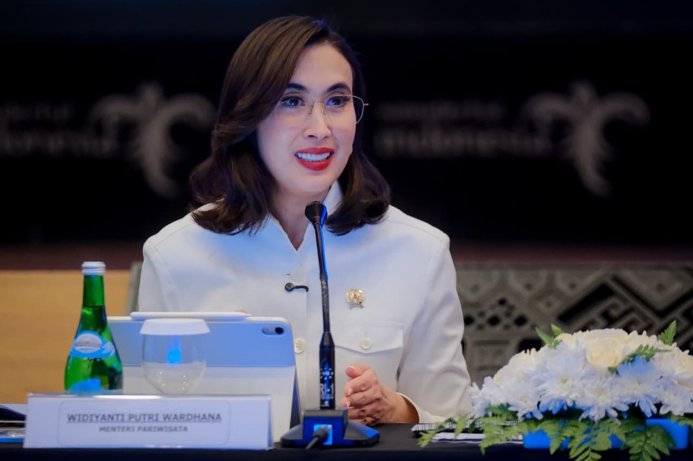 Menteri Tajir Mobilnya Bikin Melongo