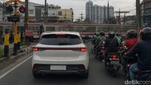 Terungkap Mobil Listrik Rel Kereta