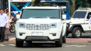 Beda Drastis Mobil Prabowo