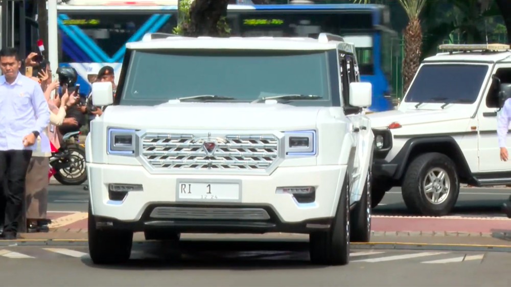 Beda Drastis Mobil Prabowo