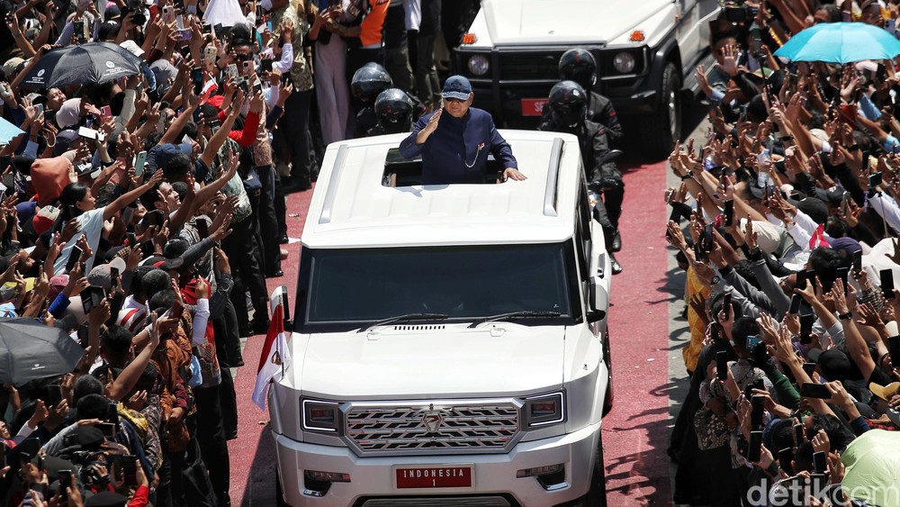 Sunroof Maung Presiden Mendadak