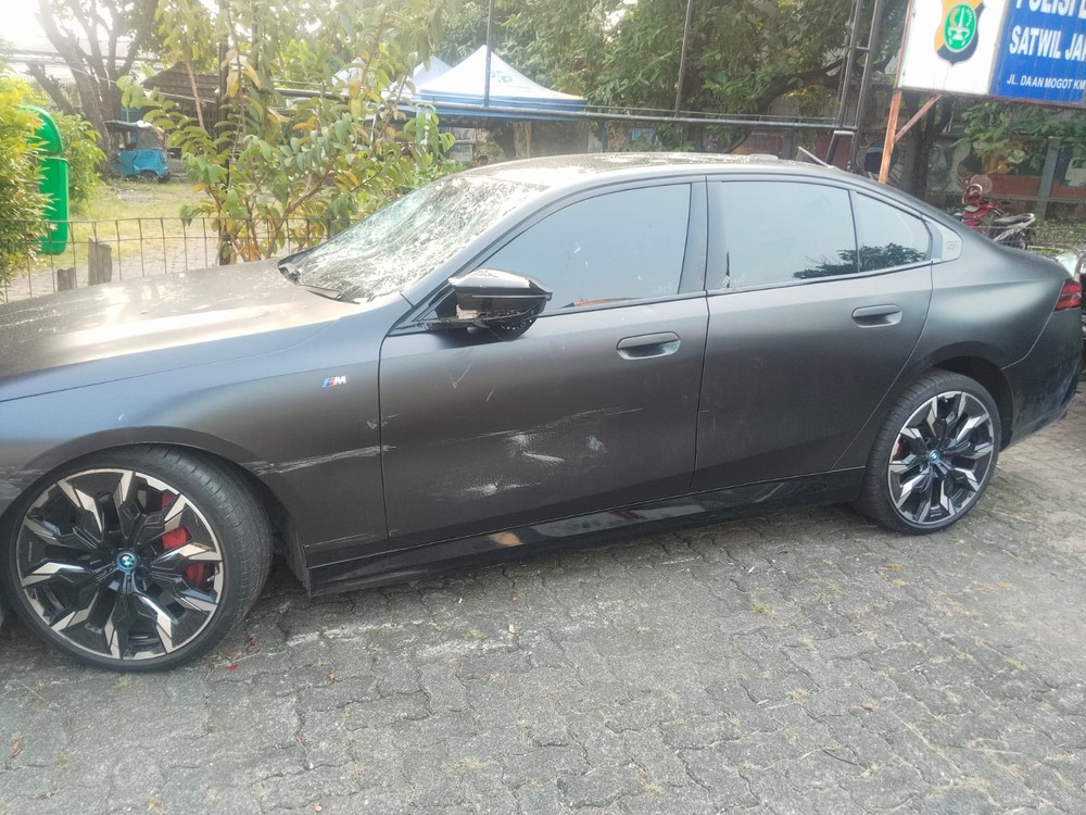 Mobil Hancur Asuransi Angkat Tangan