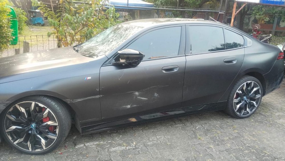 BMW Listrik Pajak Nol Amuk Massa