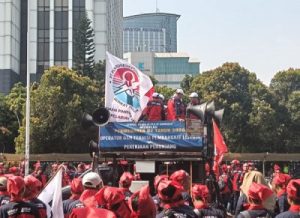 Nasib Ribuan Pekerja Listrik Di Ujung Tanduk