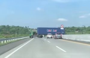 Aksi Nekat Tol Sanksi Menanti