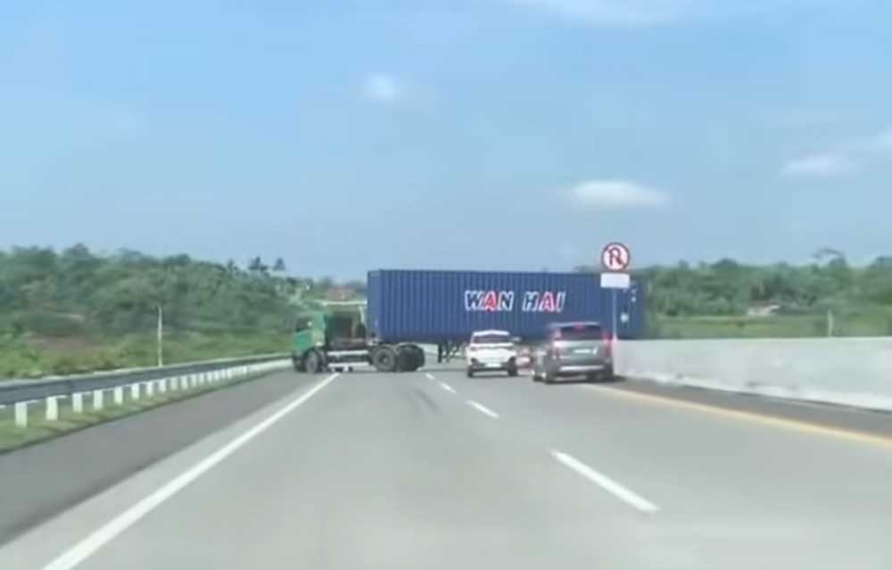 Aksi Nekat Tol Sanksi Menanti