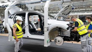 Mobil China Ancam 100 Ribu Pekerja VW