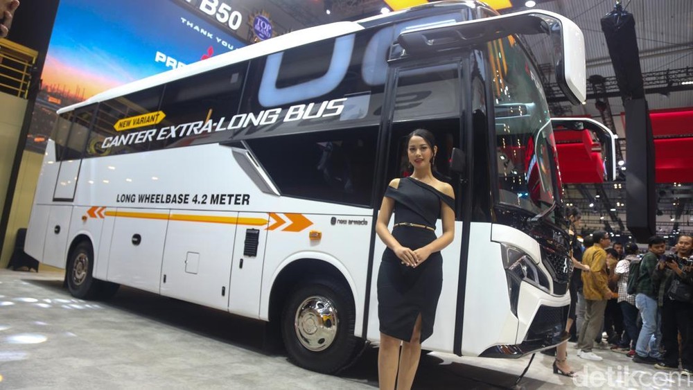 Fuso Bus Super Panjang Meluncur