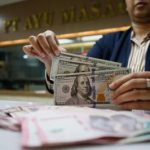 Rupiah Menggila Dolar Terkapar
