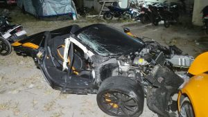 McLaren Hancur Lebur Pengemudi Selamat