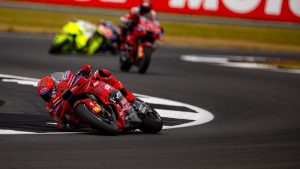 Silverstone Panas Perebutan Juara