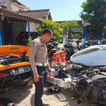 Terbelah Dua McLaren Pengemudi Selamat
