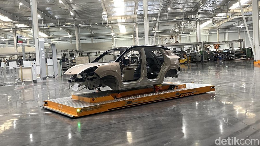 Wuling Bawa Pabrik Robot ke Indonesia