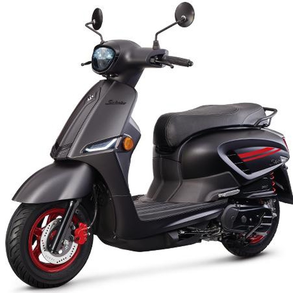 Skutik Retro Mewah Suzuki Meluncur