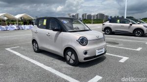 Wuling Mini EV Empat Pintu Meluncur