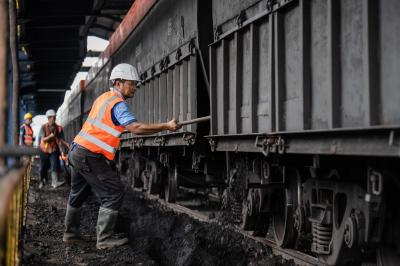 Batu Bara Agustus Turun Drastis
