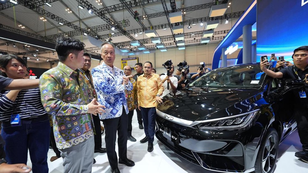 BYD M6 Rajai GIIAS