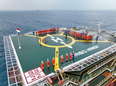 Pahlawan Energi Kibarkan Bendera di Tengah Laut