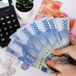 Rupiah Menguat Dolar Tumbang