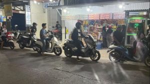 Pertalite Langka Warga Bayar Dobel