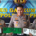 Terungkap Makna Plat Hijau