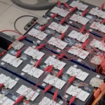 Solusi Hemat Servis Baterai Mobil Listrik