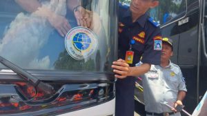 Waspada Stiker Bus Ini