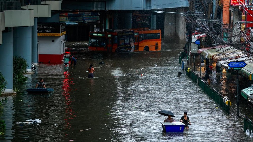 Banjir Thailand Lumpuhkan Produksi Toyota