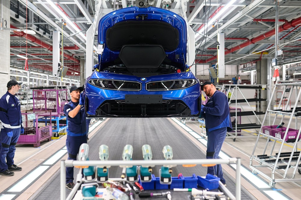 Strategi BMW Bayar Pesangon Fantastis