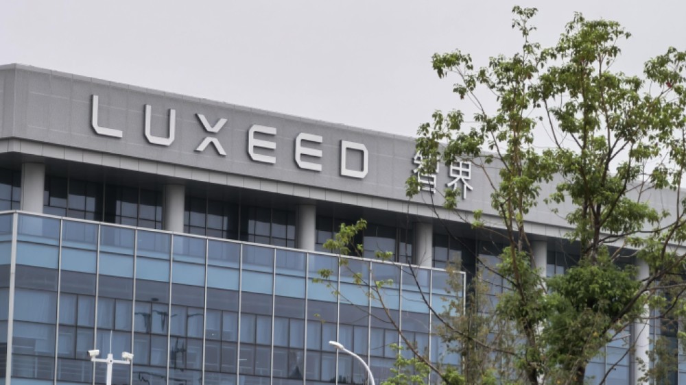 Melihat Masa Depan di Pabrik Robotik Luxeed