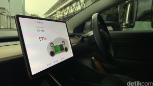 Tren Layar Raksasa Mobil Listrik Terancam